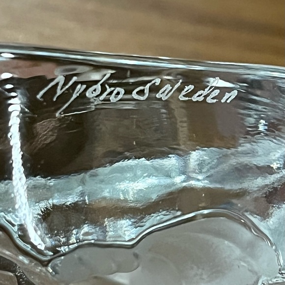 Nybro Sweden Crystal winter ice scene penguin and baby display/paperweight gift. - Picture 10 of 14